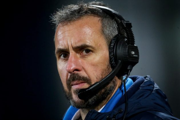 Regarder: L'entraîneur de Pau suspendu dix semaines après avoir attrapé l'arbitre