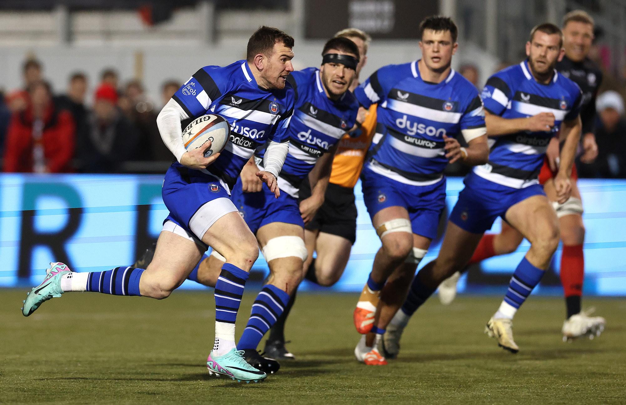 Ben Spencer runs with the ball, supported by Bath teammates, during the November 2025 PREM Rugby victory over Saracens.