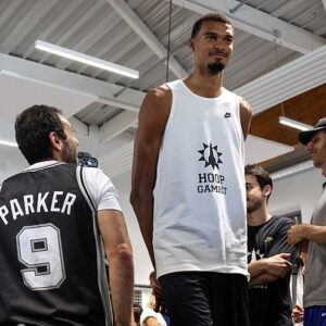 La star de 7 pieds 4 pouces de la NBA aperçue en train de s'entraîner avec l'équipe de Pro D2 Provence Rugby