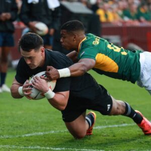 Le courage des All Blacks ne dit jamais mourir paie alors que Rassie coule son propre navire