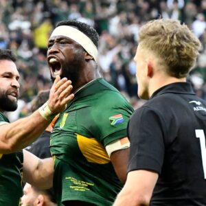 Rassie Erasmus explique pourquoi il a remplacé Siya Kolisi deux minutes après le début de la seconde période