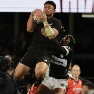 « Un dur à cuire »: l'ailier des All Blacks décortique ce qui se cache derrière les luttes avec le highball