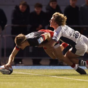 Un joueur de 20 ans non sélectionné obtient le soutien d'Ashton en RWC malgré l'avertissement de l'Angleterre