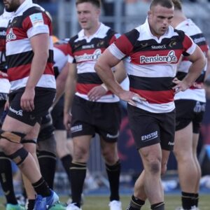 Sale défie le carton rouge de Jacques Vermeulen en première mi-temps pour battre les Saracens