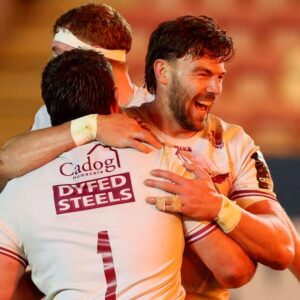 Les Scarlets dépassent Newcastle alors que Walker double la victoire de l’Ulster