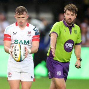 L'officiel du match de la Coupe du Monde de Rugby rejoint l'équipe d'entraîneurs des tests pour un changement de choc