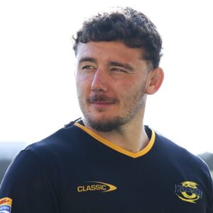 Les ouragans continuent de signer un nouvel accord pour les Maori All Black Devery